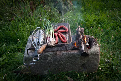 Grill aus einem alten Futtertrog