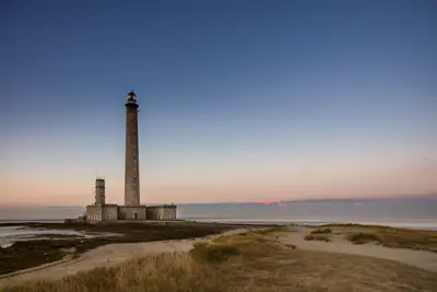 365 Stufen führen zur Spitze des mit 75 Metern zweithöchsten Leuchtturms Frankreichs und zu einer phantastischen Aussicht über das Gebiet des Nord-Cotentin.